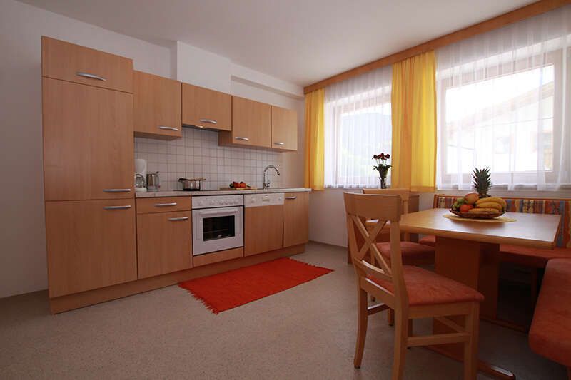 Appartement 1 mit Küche und Essbereich im Landhaus Barbara in Tirol